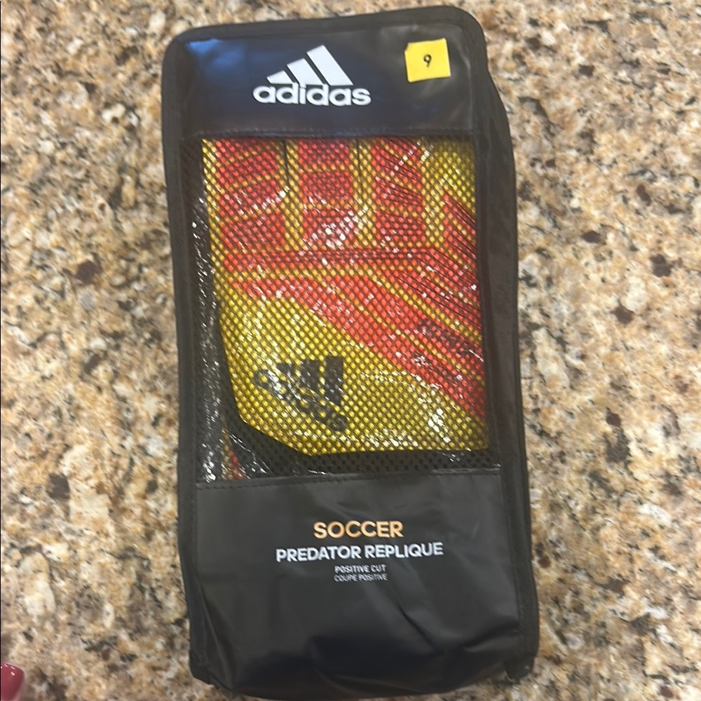 Adidas Soccer Predator Replique Gloves NWT